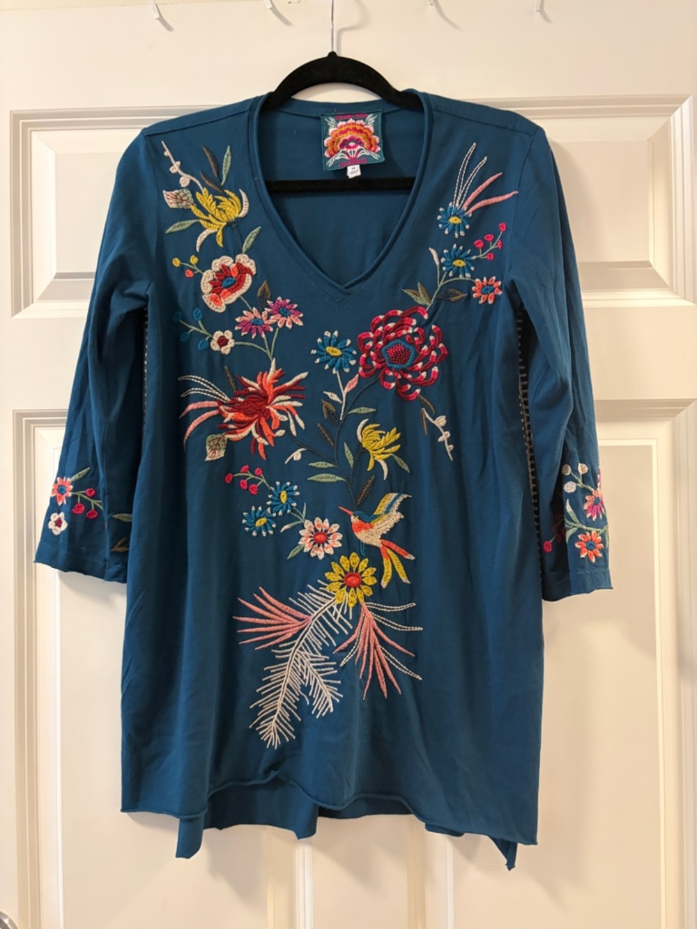 Johnny Was Tiarei Teal Embroidered
Floral V Neck 3/4 Sleeve Tunic